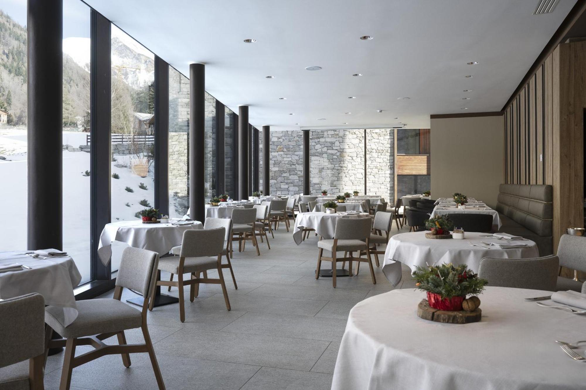 Grand Hotel Courmayeur Mont Blanc, By R Collection Hotels Zewnętrze zdjęcie