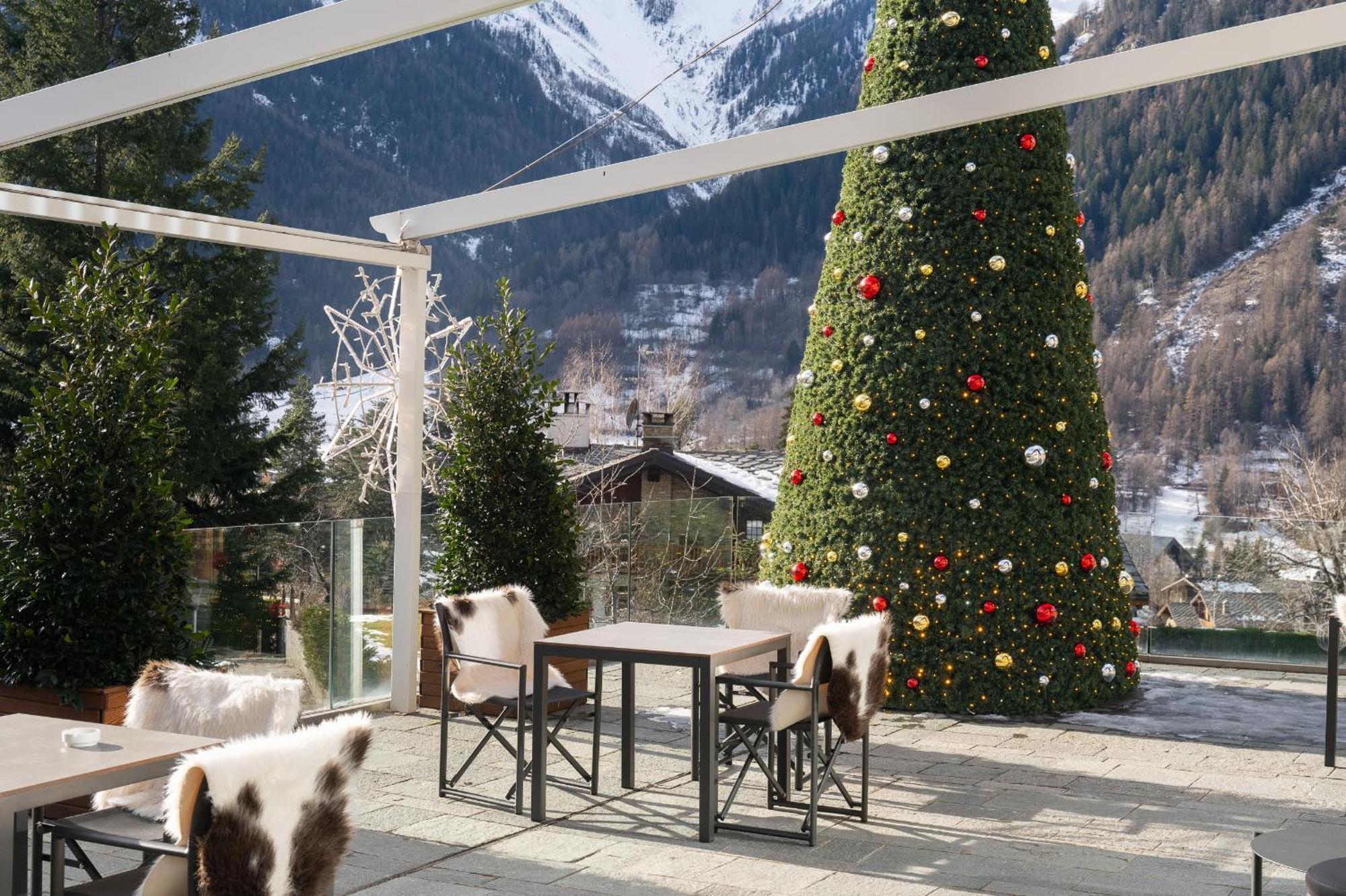Grand Hotel Courmayeur Mont Blanc, By R Collection Hotels Zewnętrze zdjęcie