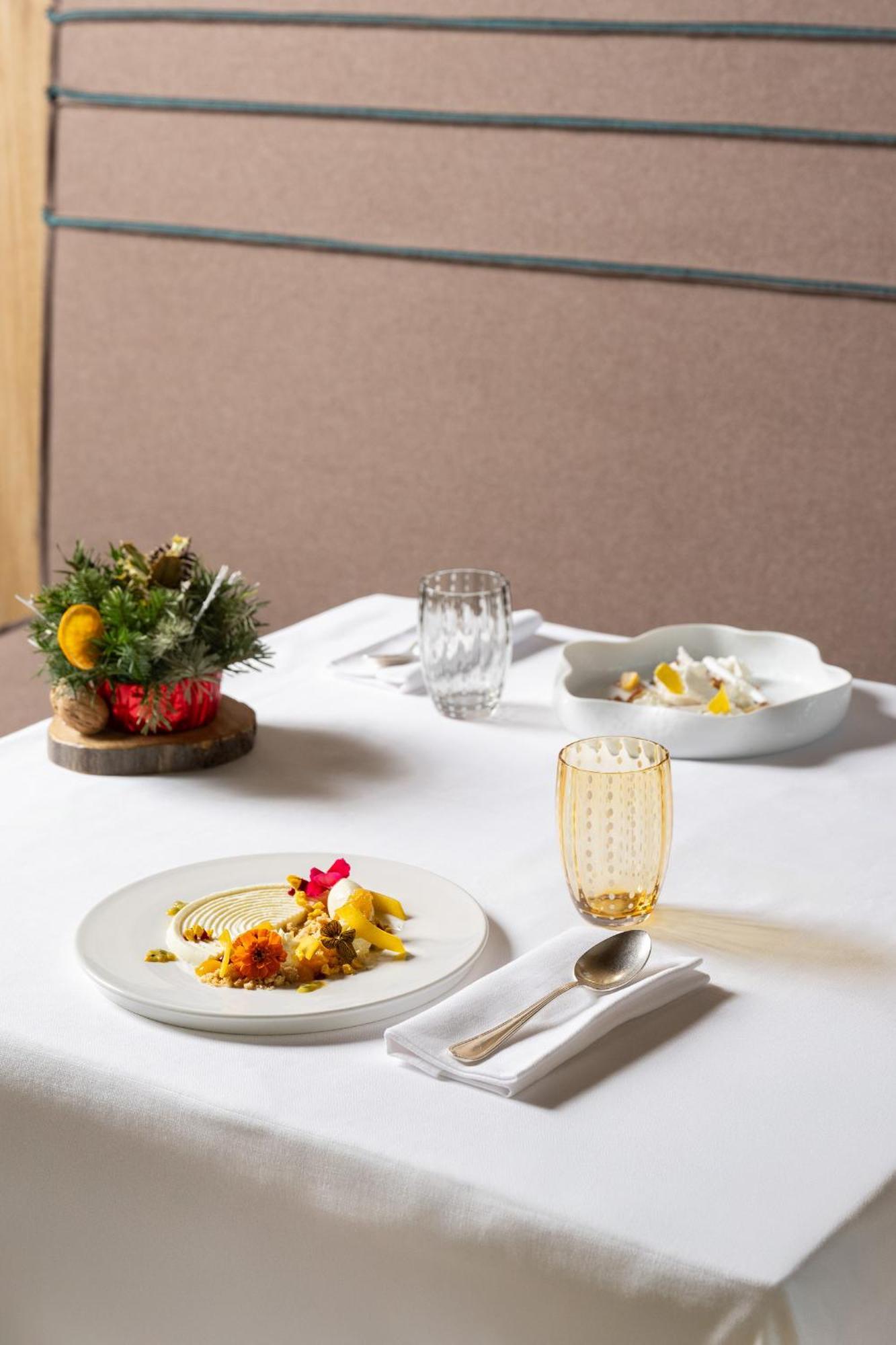 Grand Hotel Courmayeur Mont Blanc, By R Collection Hotels Zewnętrze zdjęcie