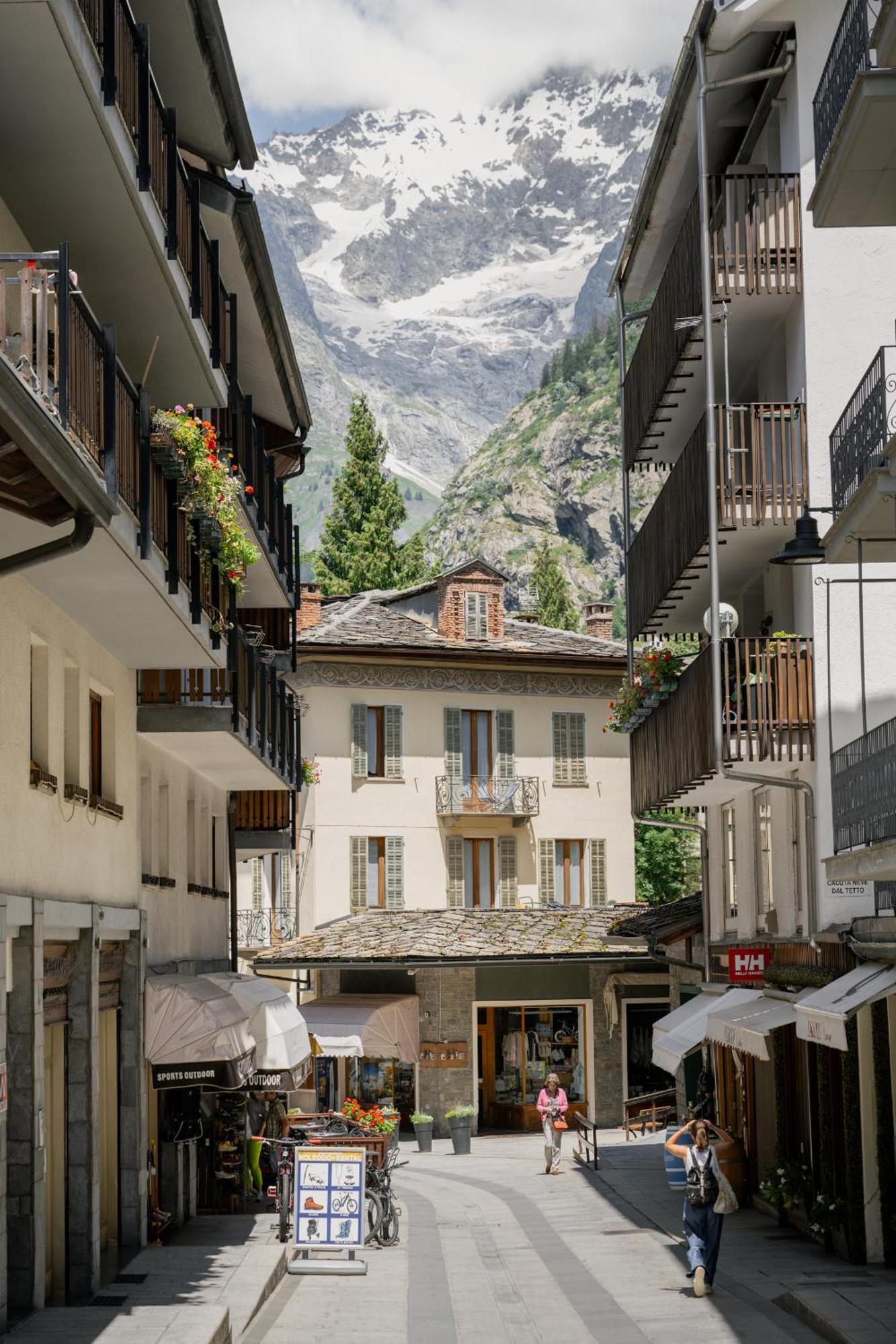 Grand Hotel Courmayeur Mont Blanc, By R Collection Hotels Zewnętrze zdjęcie