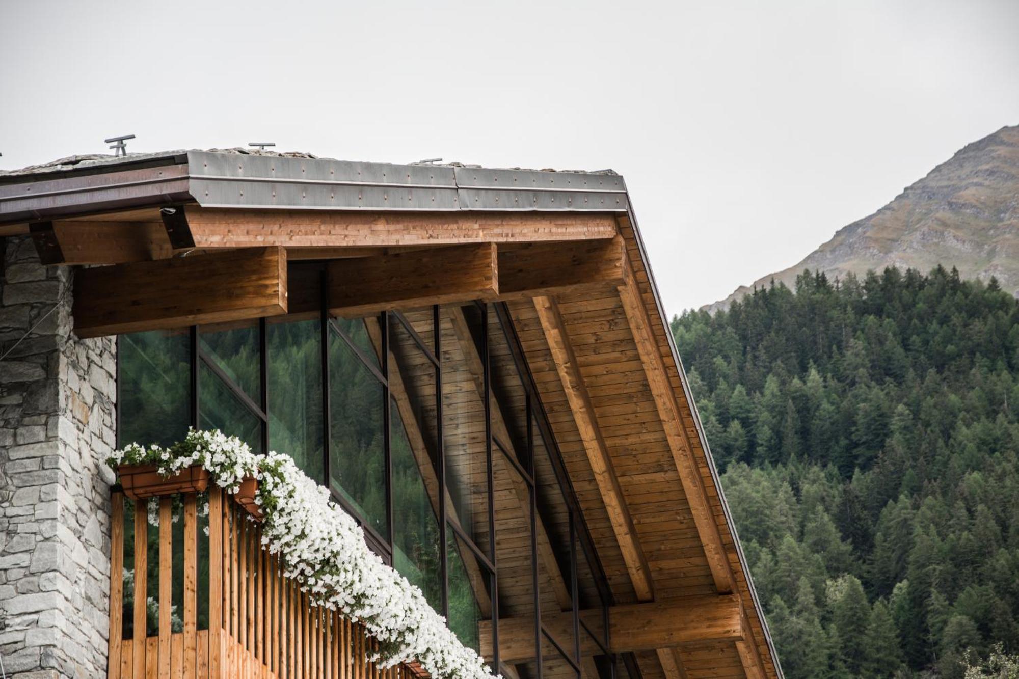 Grand Hotel Courmayeur Mont Blanc, By R Collection Hotels Zewnętrze zdjęcie